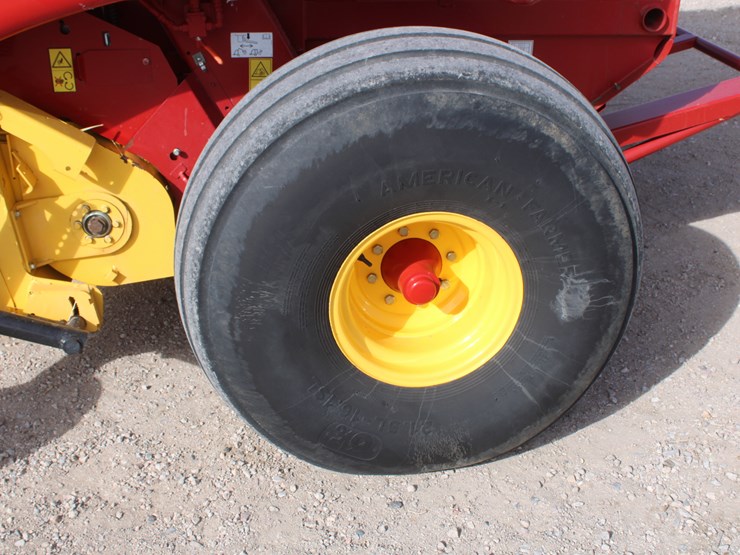 2015-new-holland-roll-belt-560-image-32