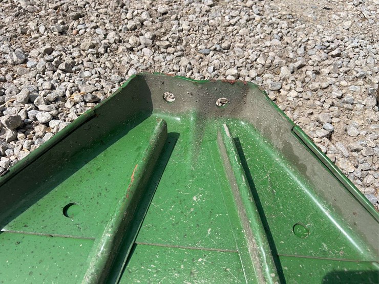 john-deere-clamshell-fenders-image-15