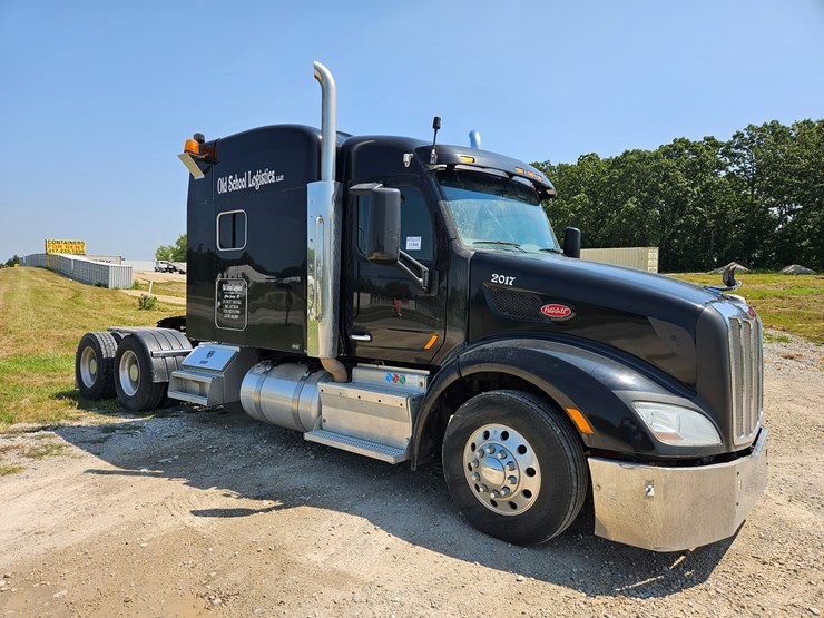 2017-peterbilt-579-image-28