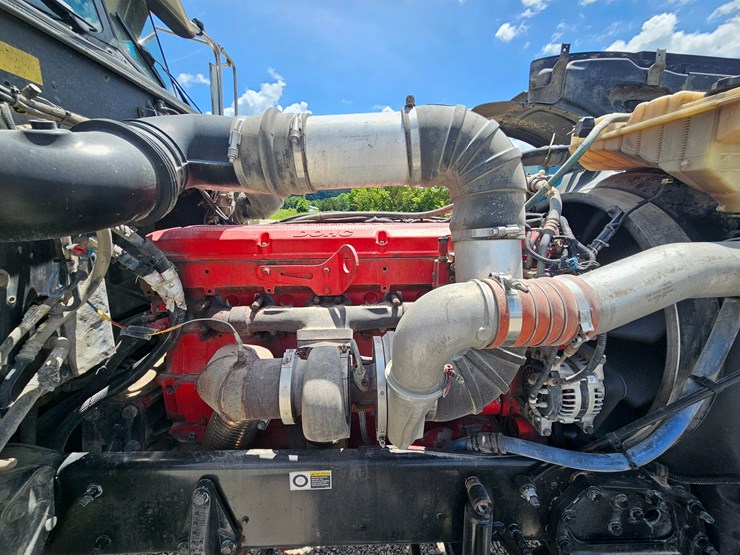 2010-peterbilt-389-image-52