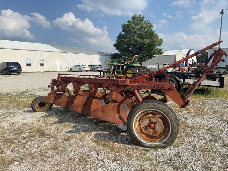 case-four-bottom-plow-image-1