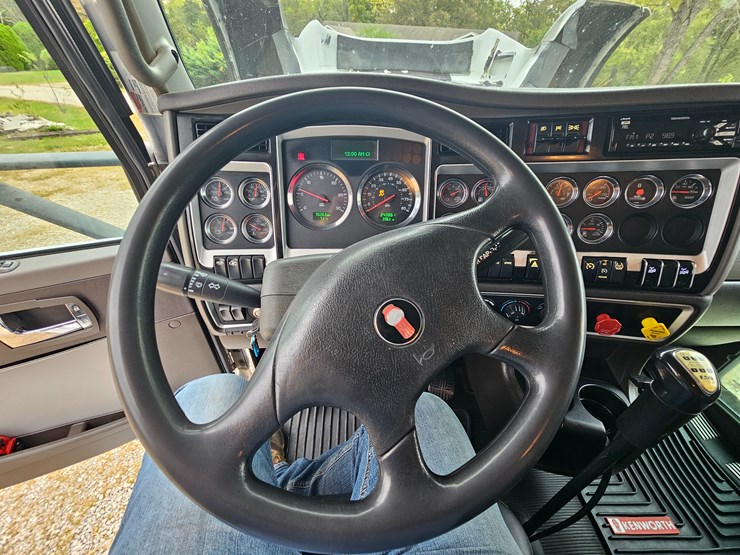 2015-kenworth-t800-image-92