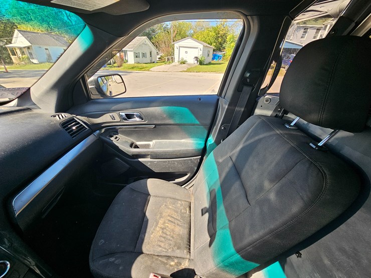 2017-ford-explorer-image-31