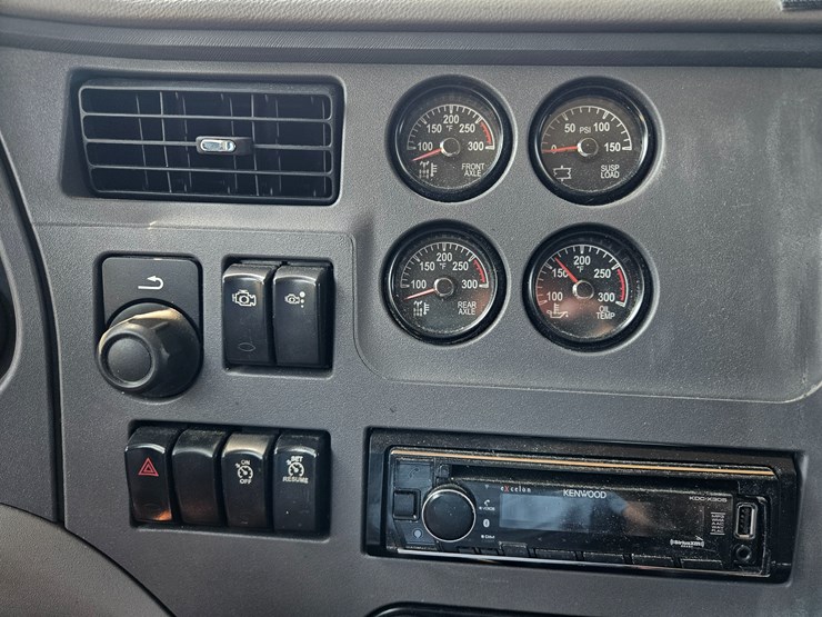 2017-peterbilt-579-image-63