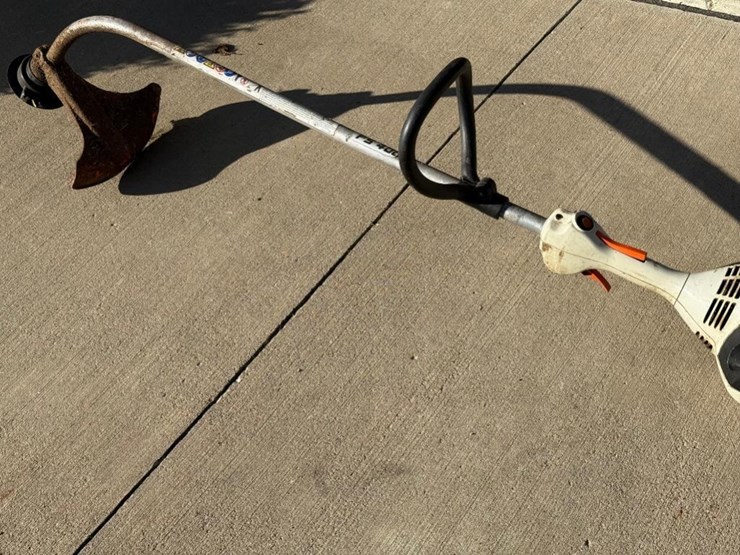 stihl-fs400-weedeater,-has-compression-image-5
