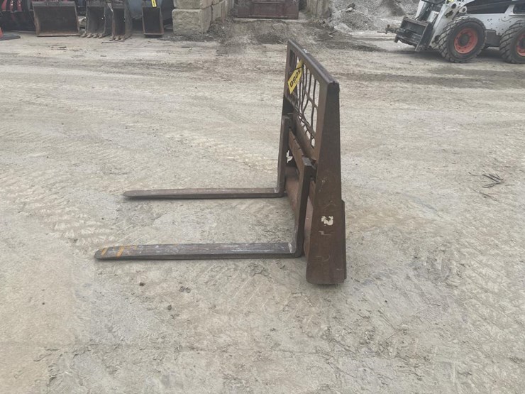 #5060-•-approx-40"-bobcat-skid-steer-forks-image-3