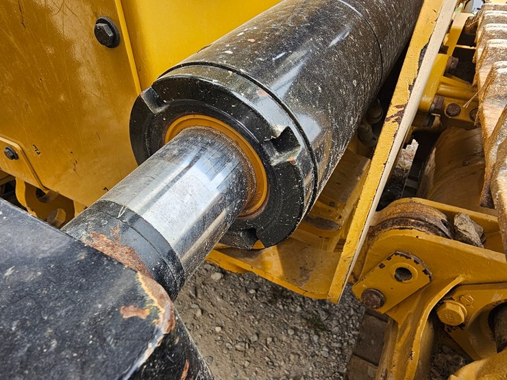 2023-caterpillar-953-image-108