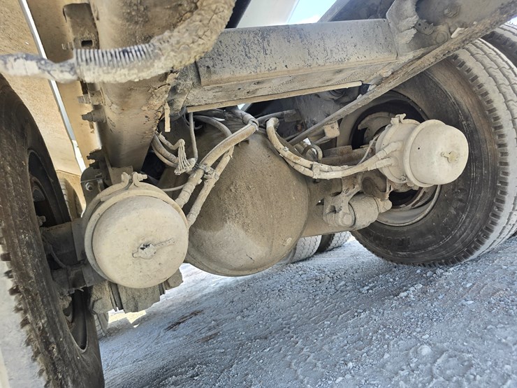 2014-peterbilt-365-image-95