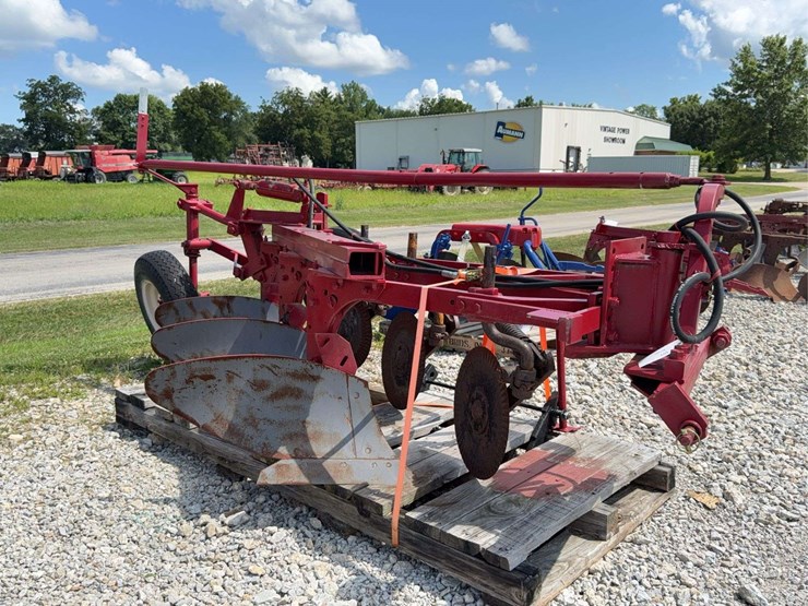 3-bottom-semi-mounted-plow-image-1