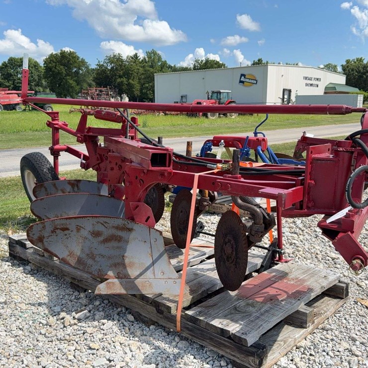 3 Bottom Semi-Mounted Plow