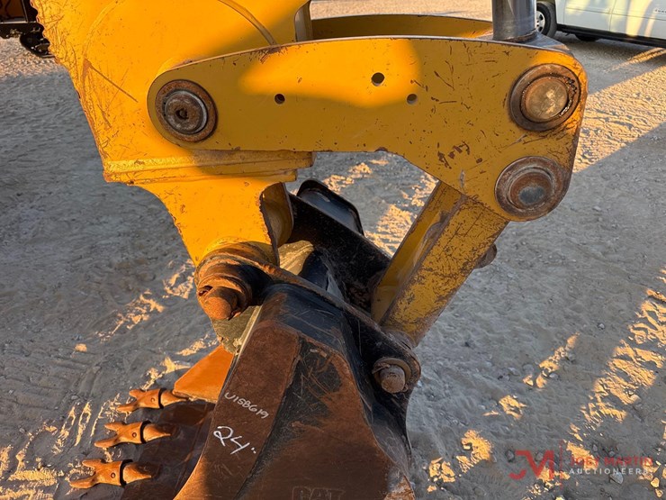 2018-caterpillar-420f2-it-image-15