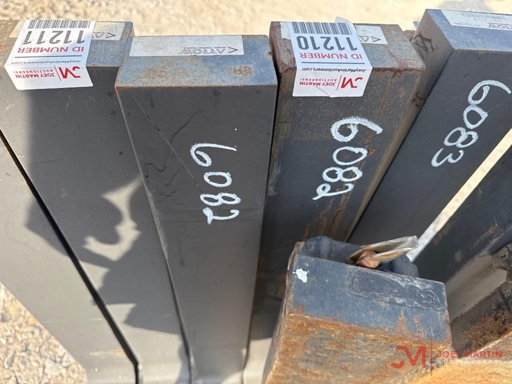 (1)-pair-of-72"-forklift-forks-image-2