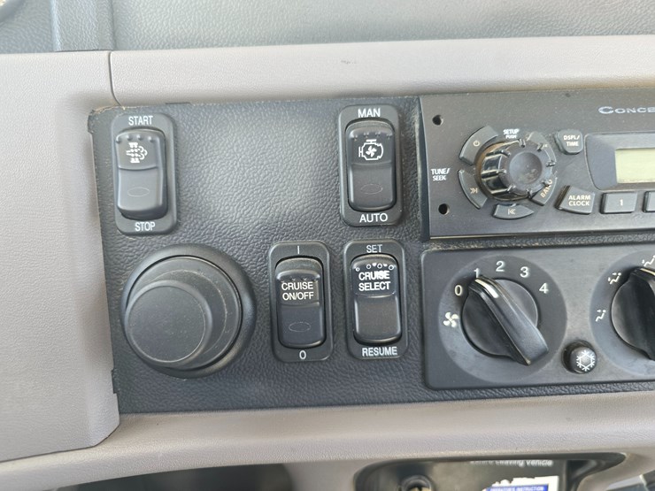 2014-peterbilt-365-image-86