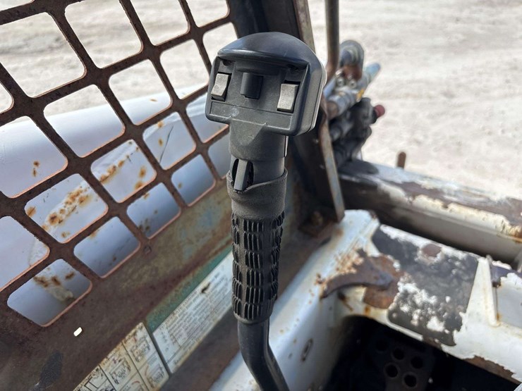 wheel-loader-skid-steer-image-17