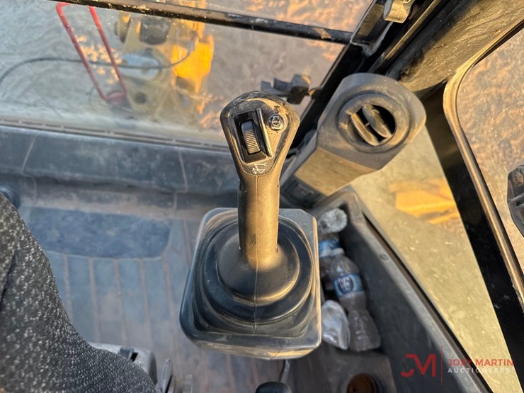 2018-caterpillar-420f2-it-image-29