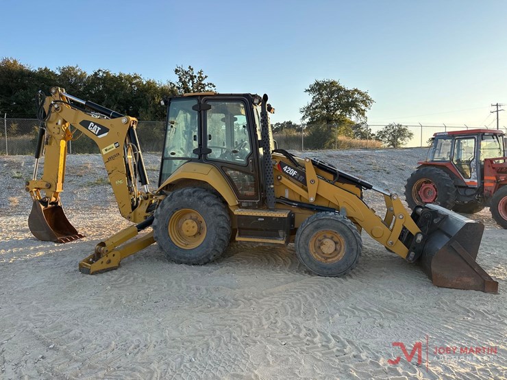2018-caterpillar-420f2-it-image-2