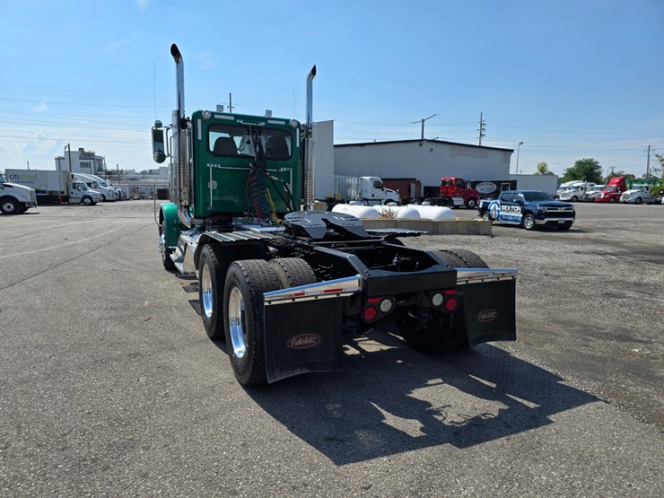 2014-peterbilt-388-image-22