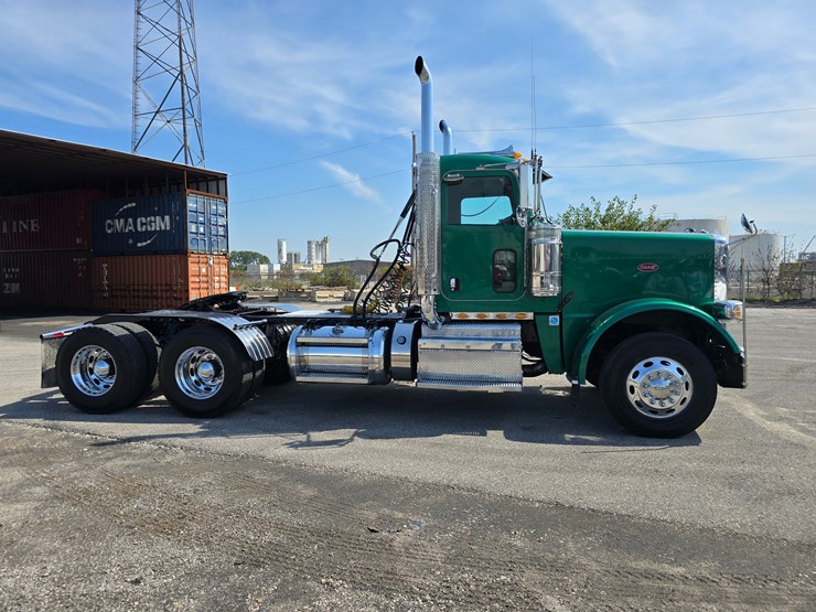 2014-peterbilt-388-image-42
