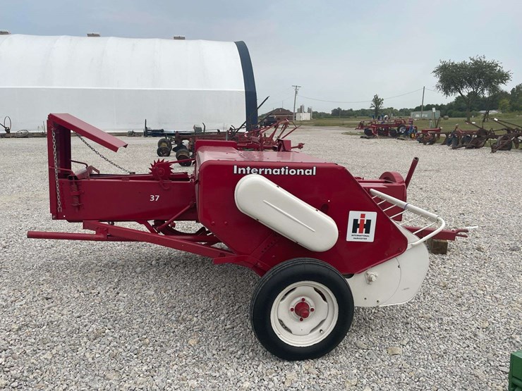 international-baler-image-10