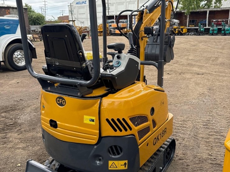 new-cfg-industrial-co-mini-excavator-model-qk18r-image-4