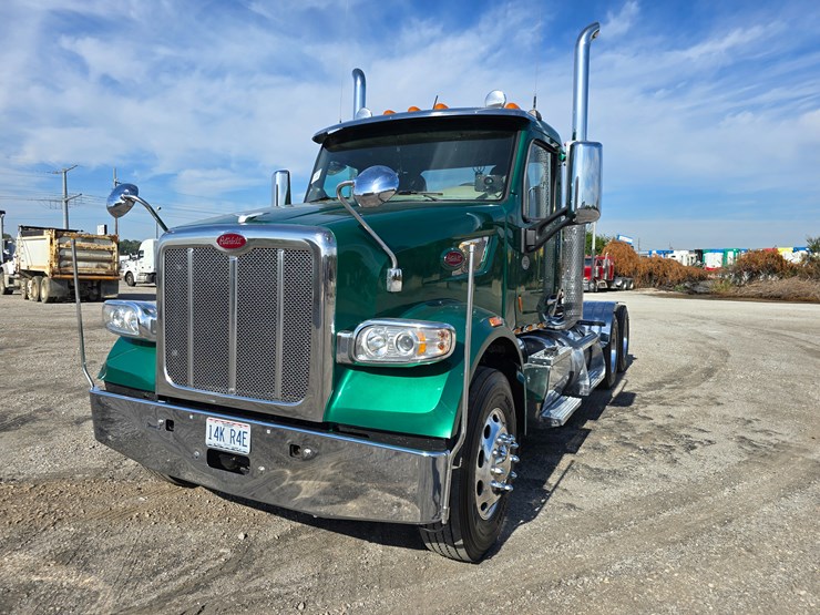 2019-peterbilt-567-image-2