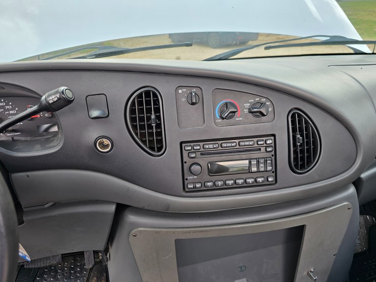 2008-ford-e450-image-50