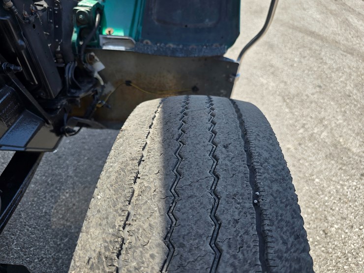 2014-peterbilt-388-image-77