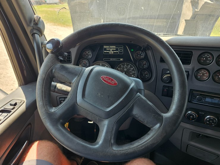 2017-peterbilt-579-image-66