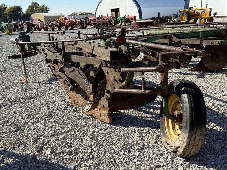 john-deere-4-bottom-pull-type-plow-image-6