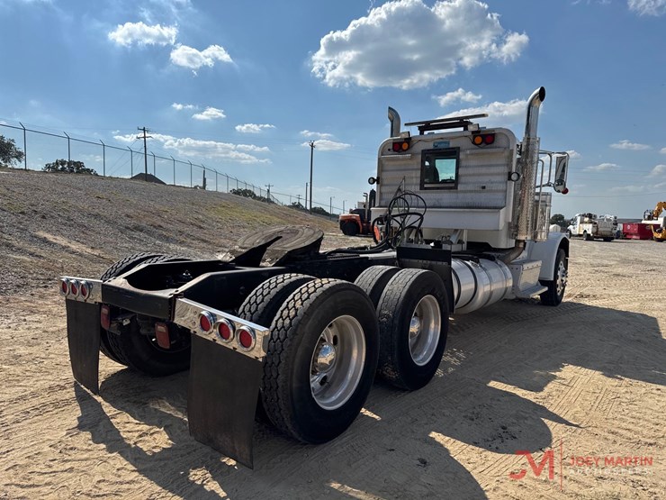 peterbilt-389-image-2