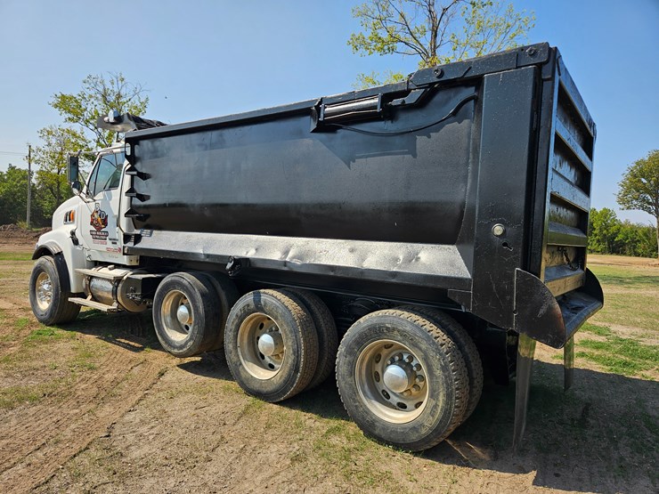 2006-sterling-l9500-image-12