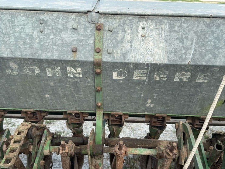 john-deere-model-b-planter-image-18