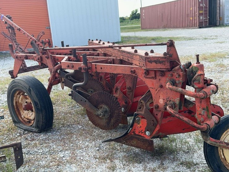 case-four-bottom-plow-image-25