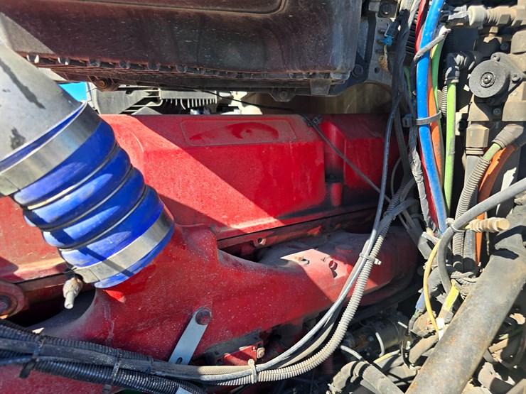 2015-peterbilt-579-image-48