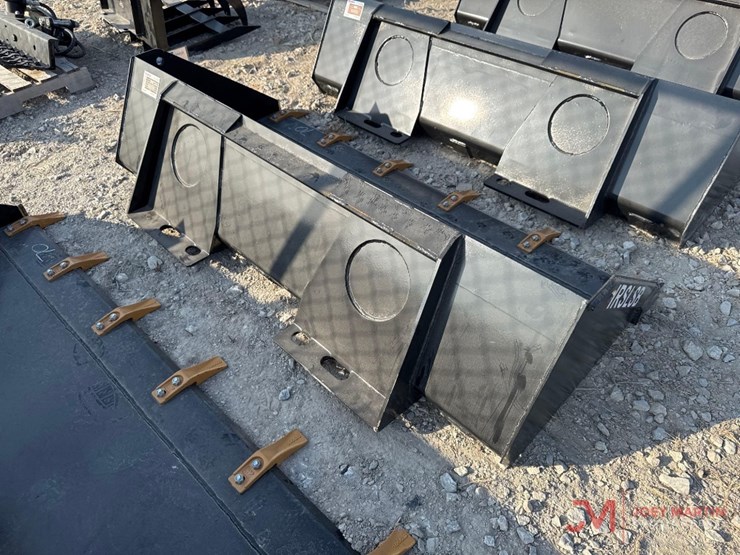 new-iranch70"-tooth-bucket-skid-steer-attachment-image-2