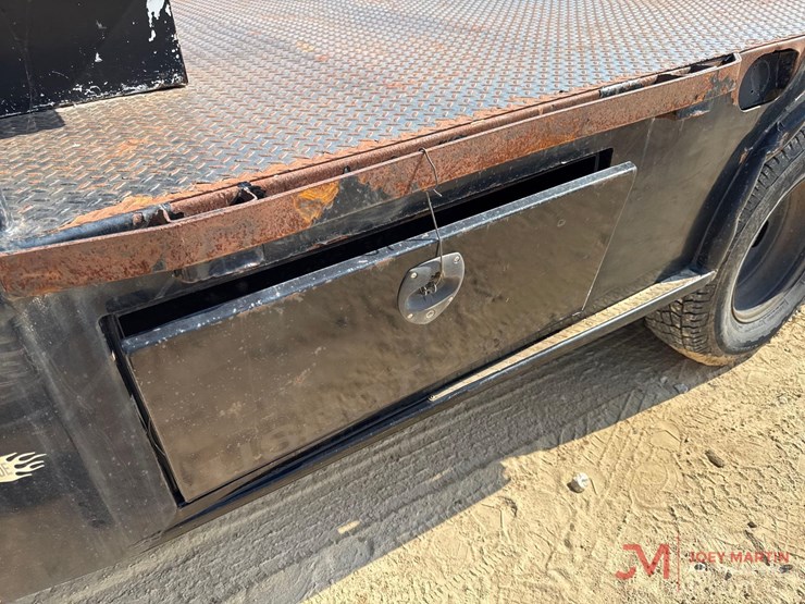 2016-ram-35oo-slt-heavy-duty-flatbed-pickup-truck-image-7
