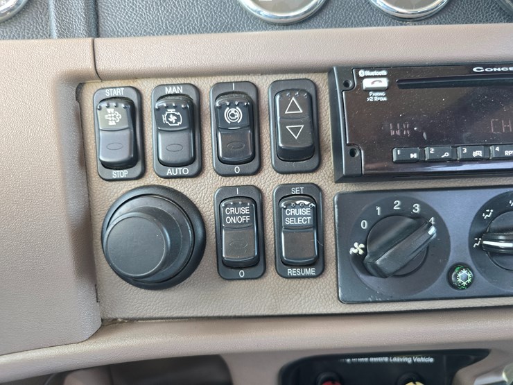 2014-peterbilt-388-image-106