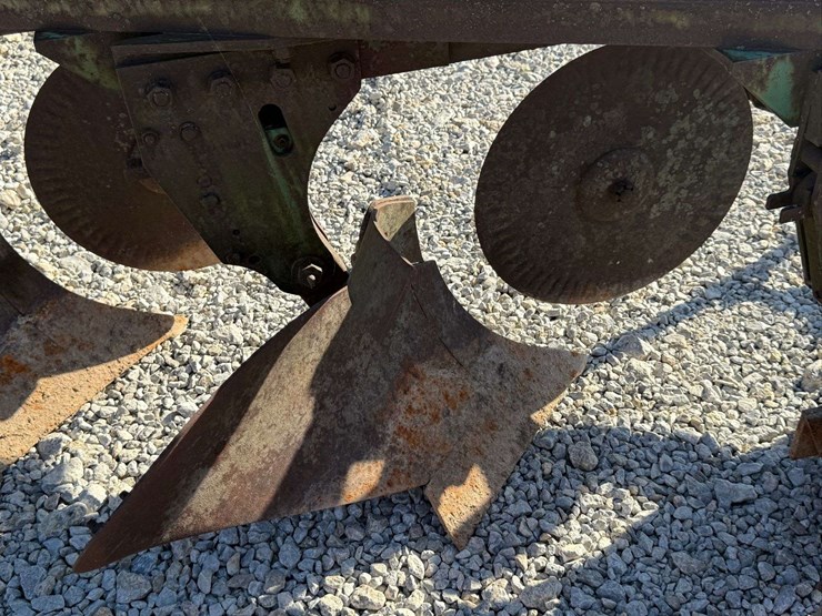 john-deere-4-bottom-pull-type-plow-image-23