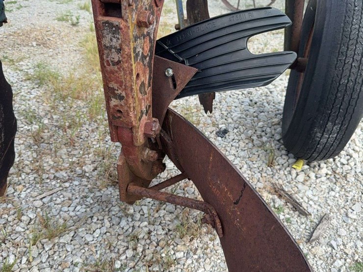 four-bottom-plow-image-18