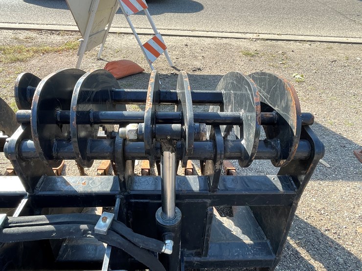 #4304-•-jenkins-86"-skid-steer-mount-heavy-duty-log-grapple-image-10