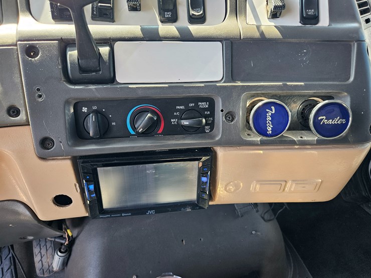 2006-sterling-l9500-image-90