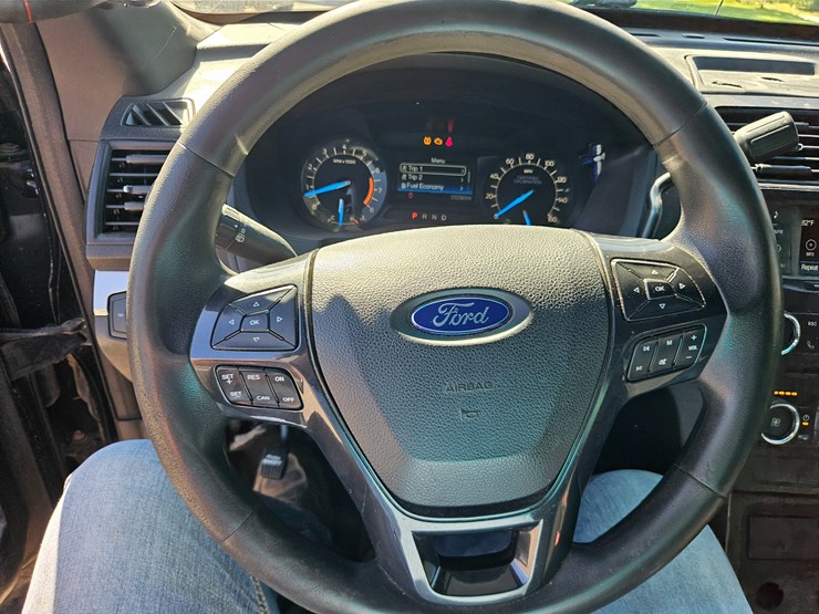 2017-ford-explorer-image-41