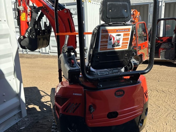 new-tpm-industrial-co-mini-diesel-excavator-model-tpm-20k-image-3
