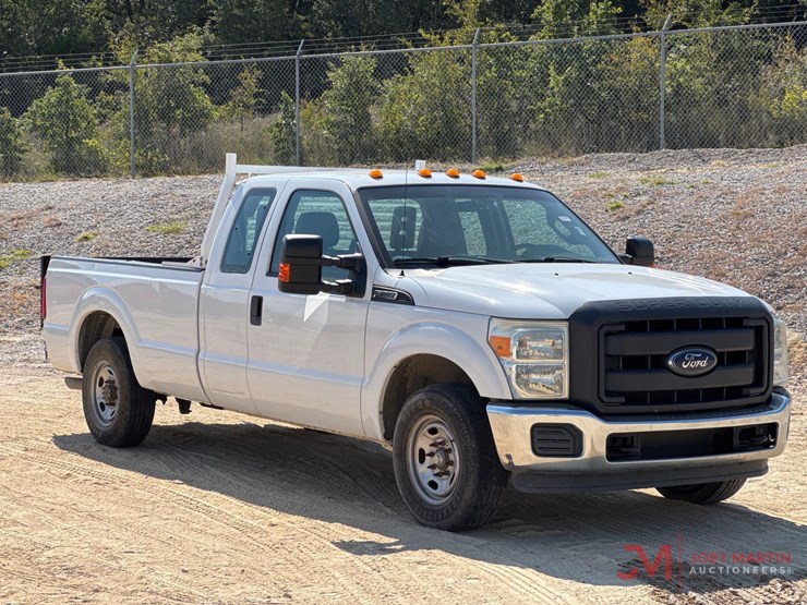 2016-ford-f250-xl-image-1