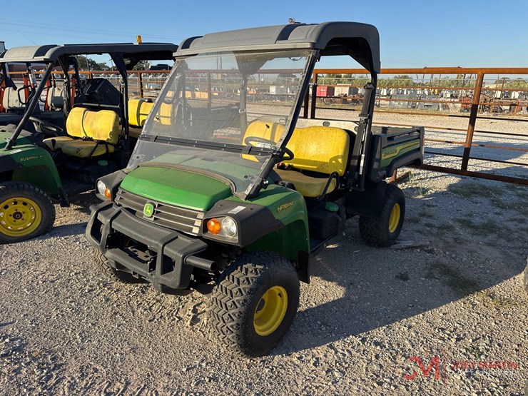 2022-john-deere-gator-image-4