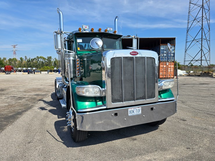 2014-peterbilt-388-image-52
