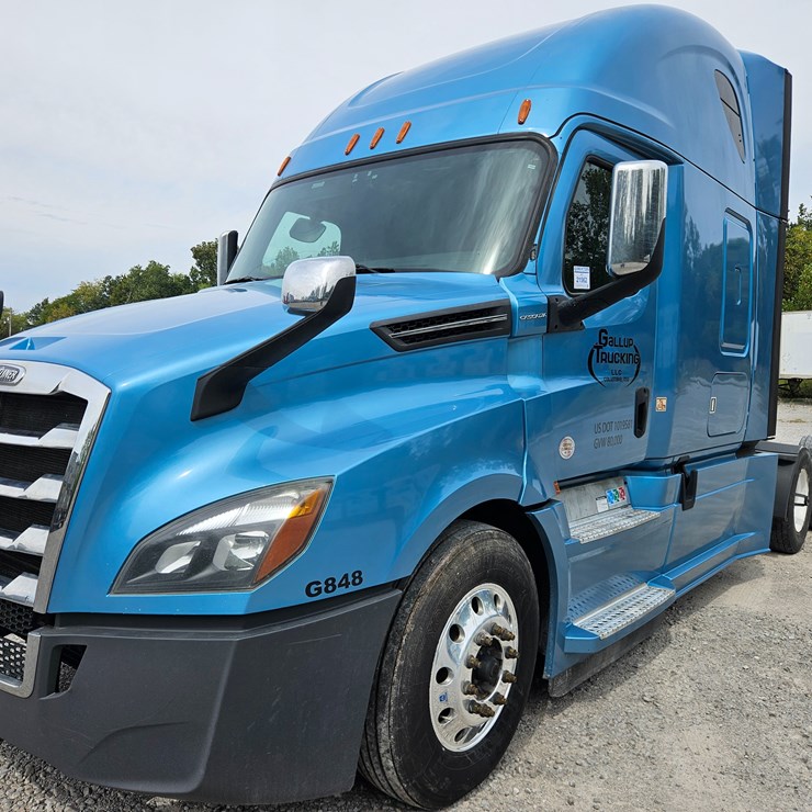 2020 FREIGHTLINER CASCADIA 126