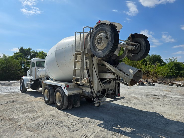 2014-peterbilt-365-image-19