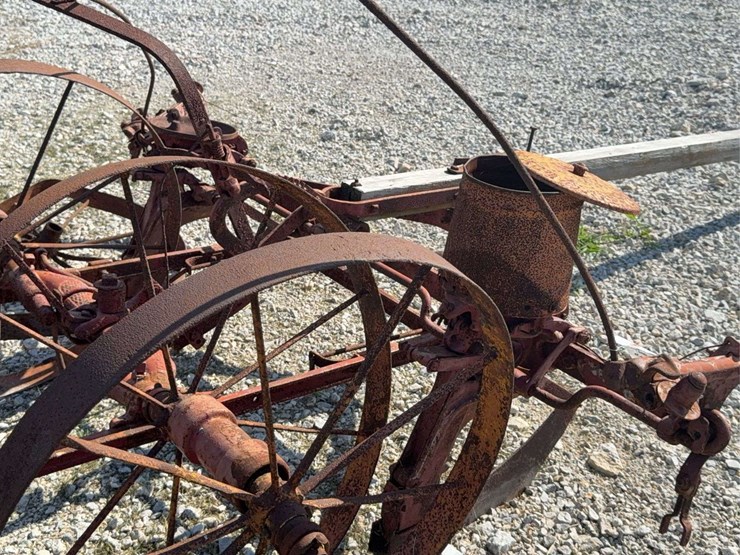 horse-drawn-planter-image-13