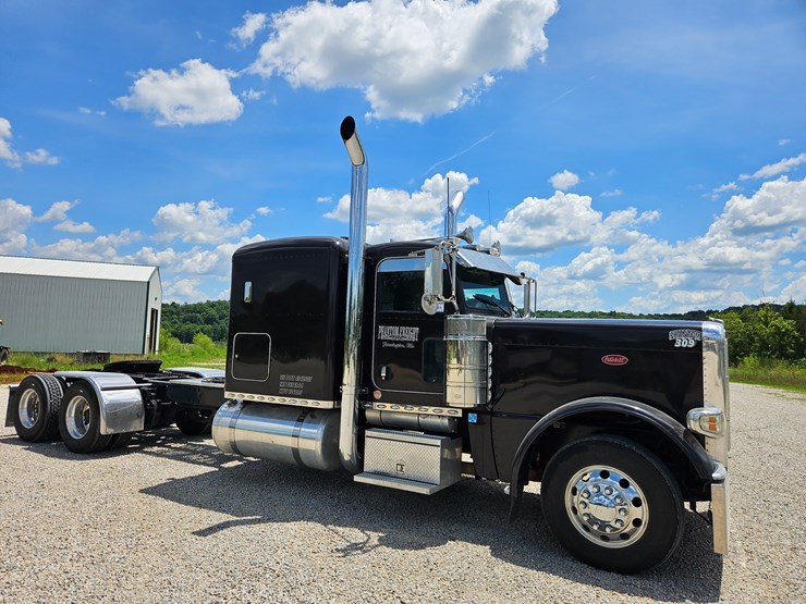 2010-peterbilt-389-image-32